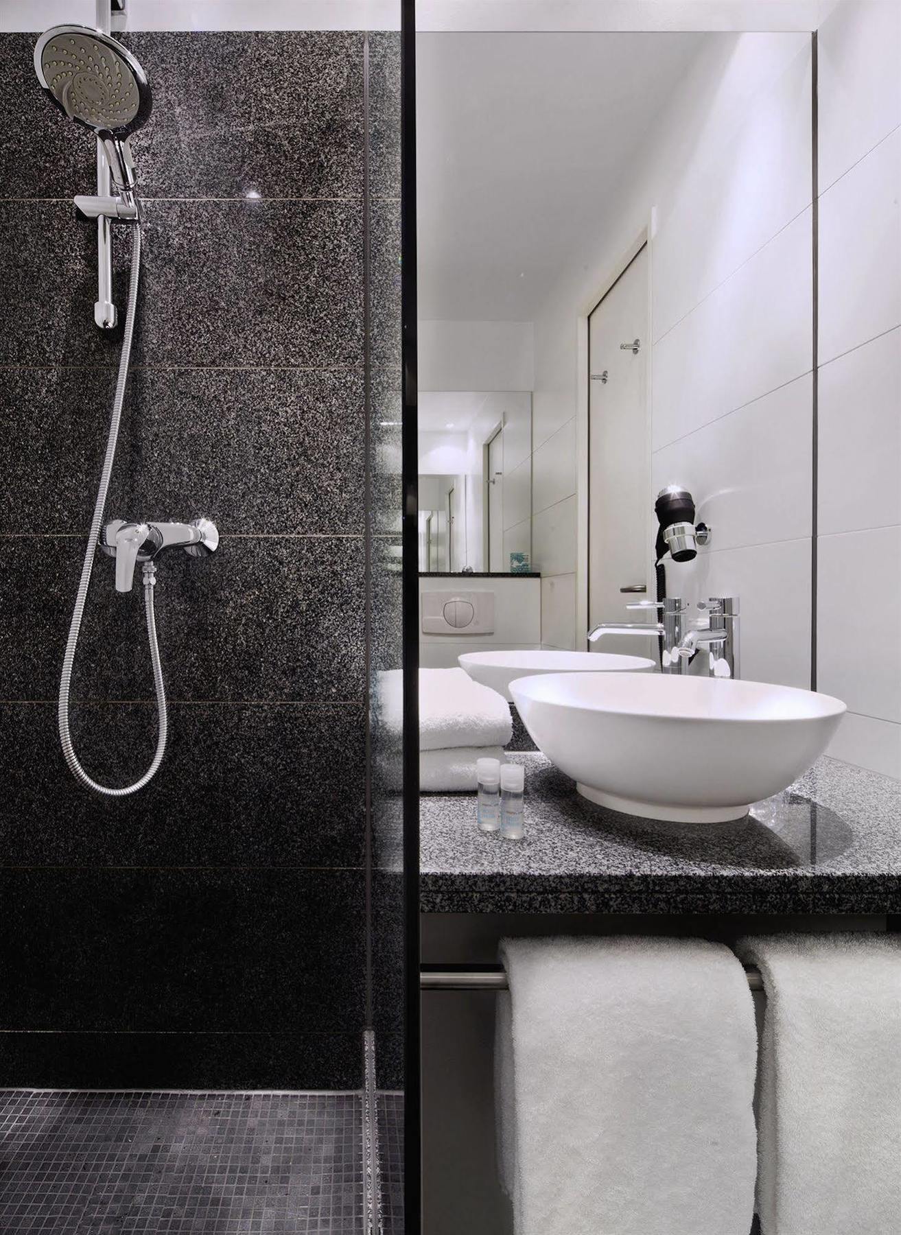 Motel One Rostock Kültér fotó